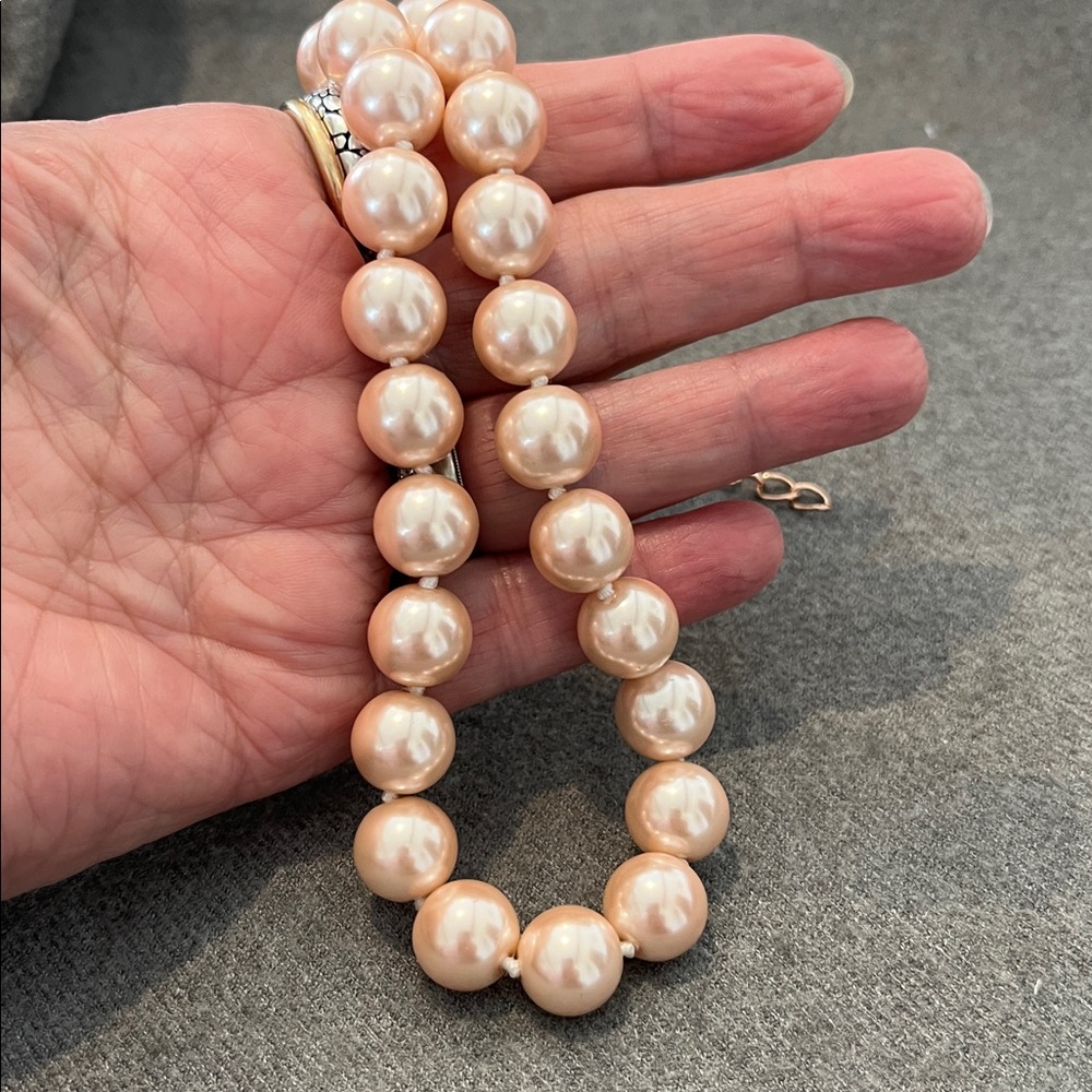 Kenneth Jay Lane Pale Pink Pearl Necklace - Picture 5 of 5